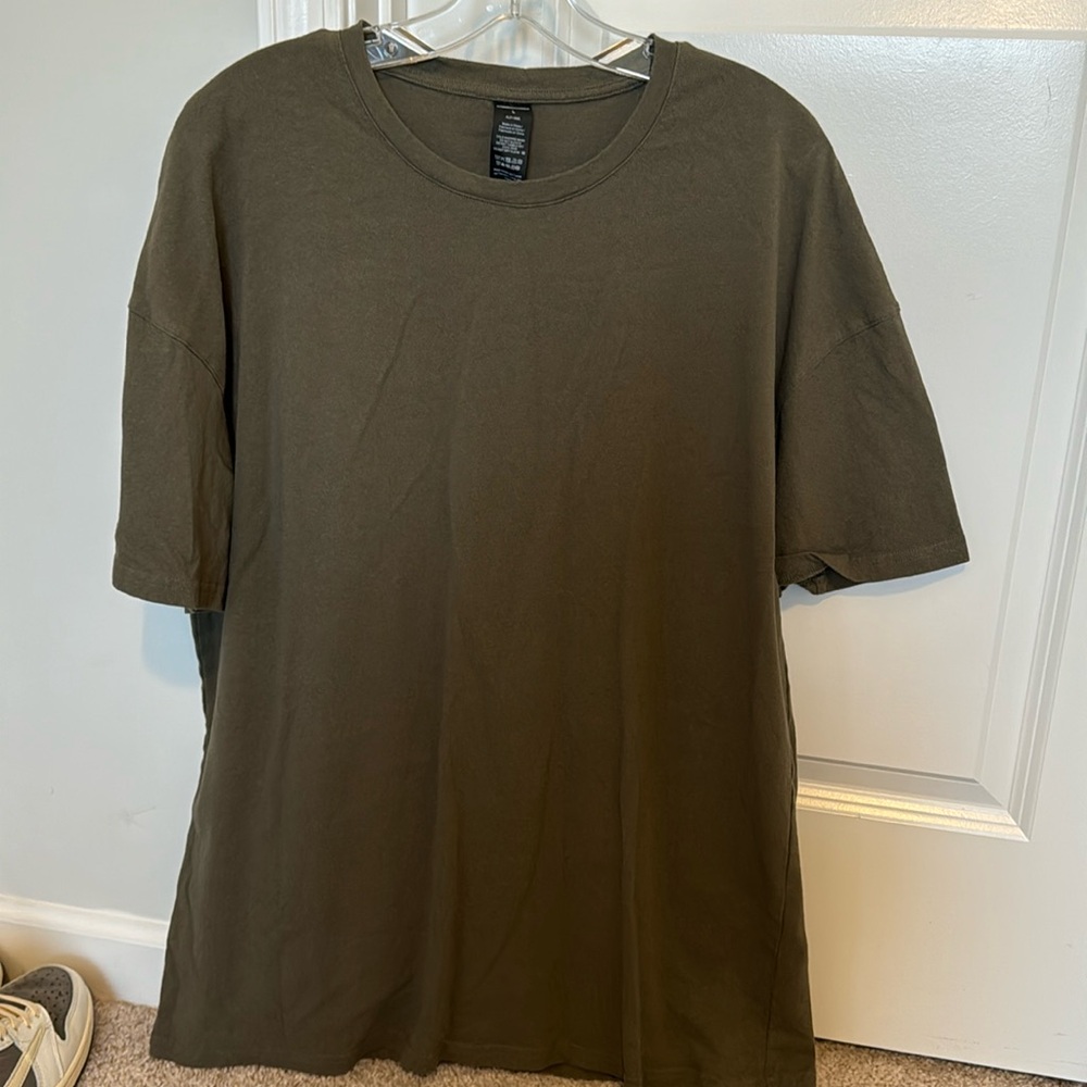 Solid Green Men’s Alphalete shirt
